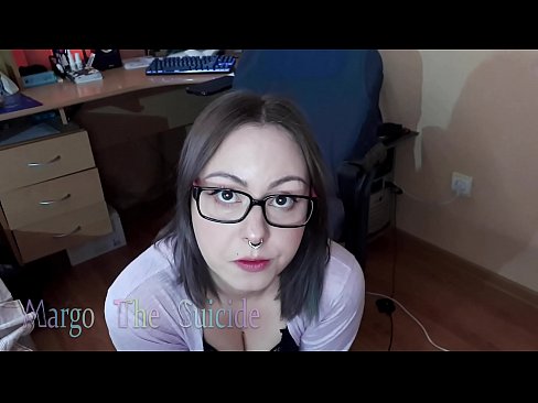 ❤️ Rapariga Sexy com Dildo de Óculos Chupa Profundamente na Câmara ❤❌ Porno vídeo em nós